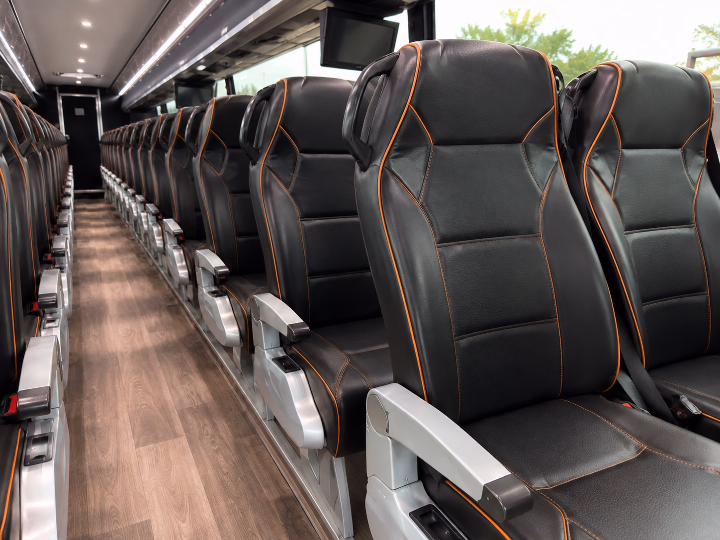 comparing wedding bus sizes and amenities for your amarillo celebration